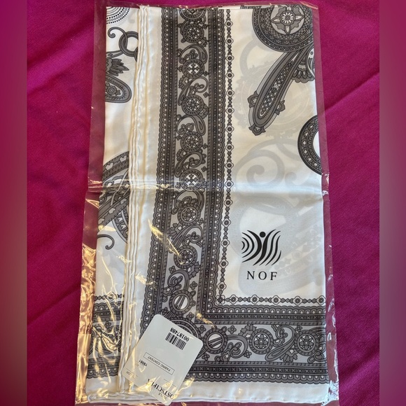Doncaster 100% Silk Scarf New With Tag - Picture 2 of 8